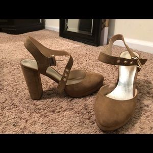 Dark Tan Nine West Pumps